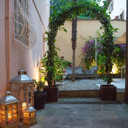 B&B Residenza Di Via Fontana Lucca Exterior photo